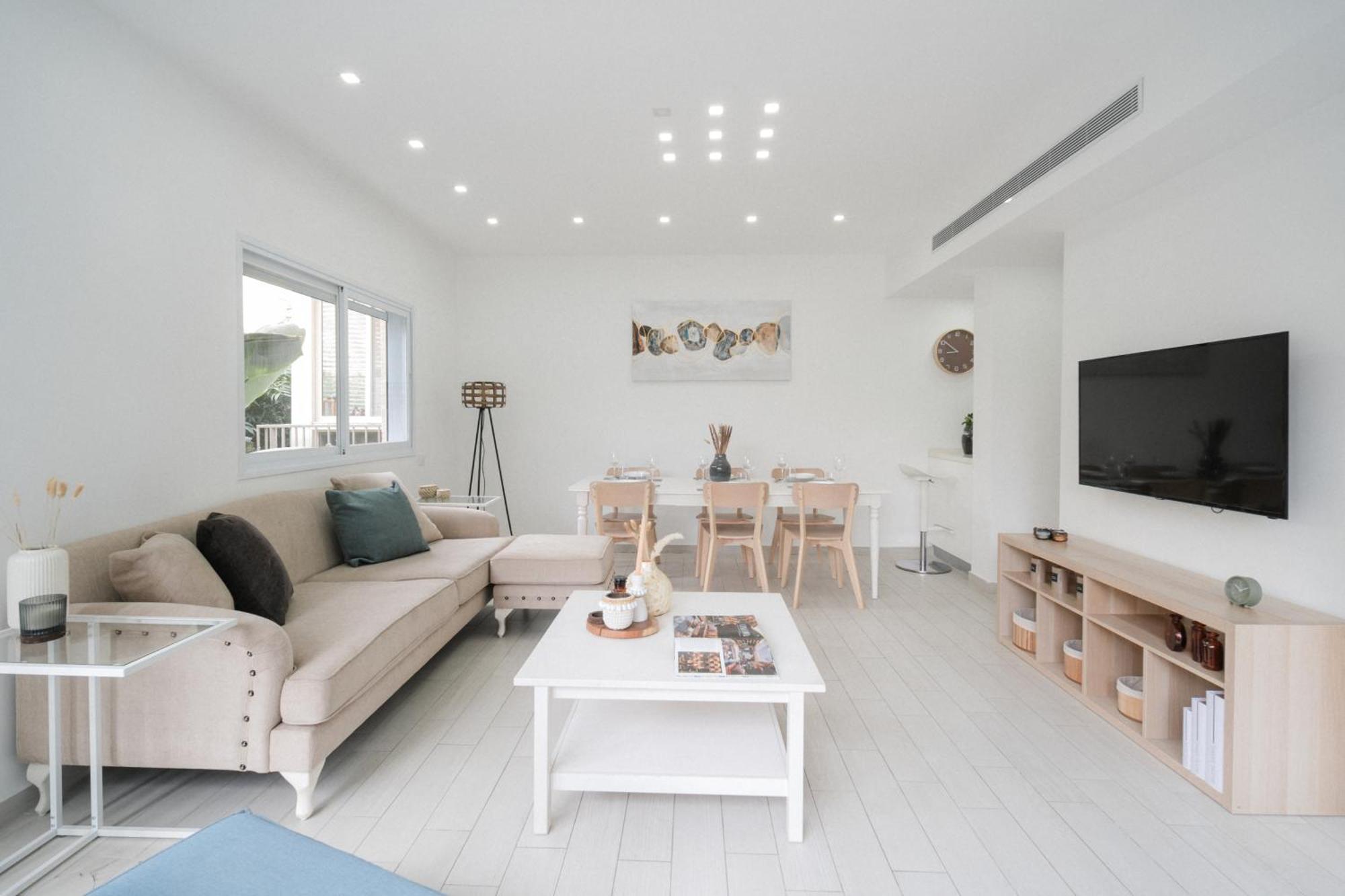 Jabotinsky Family Apartment Tel Aviv
